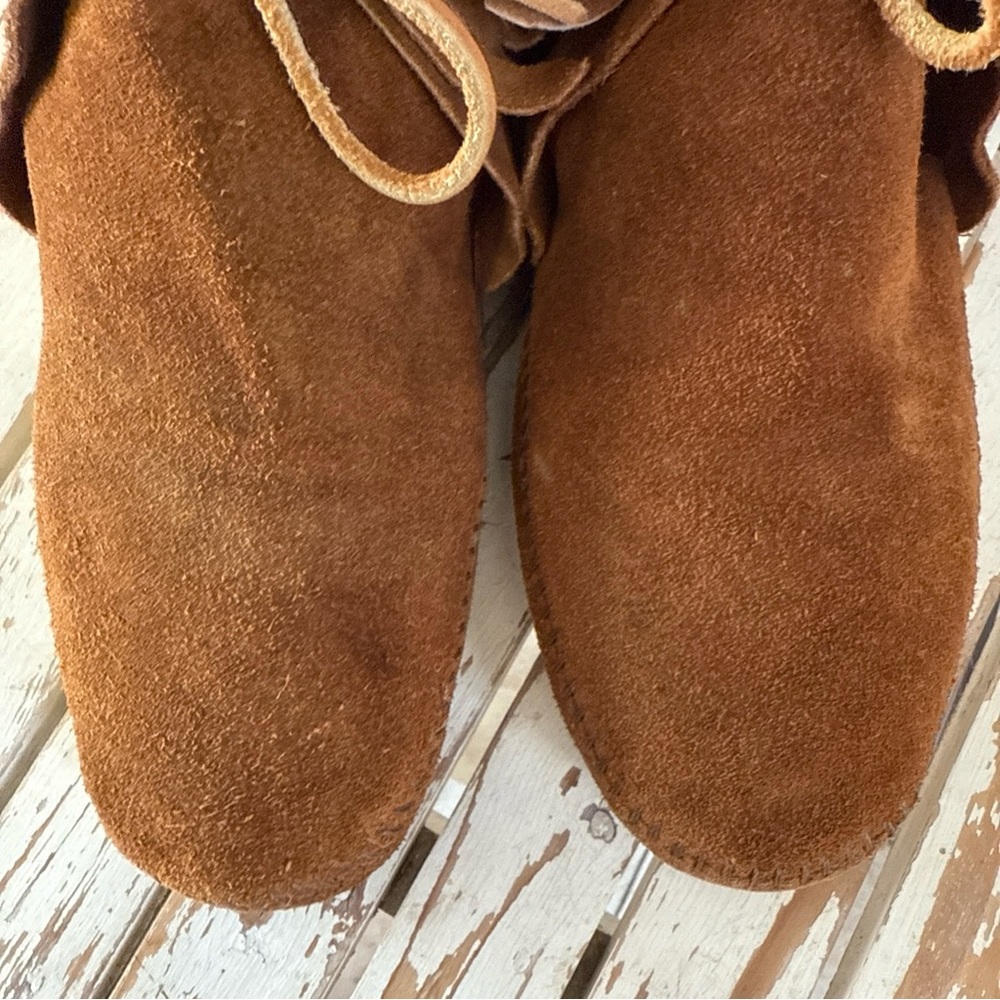 Vintage Minnetonka Tan Suede Moccasins - Picture 6 of 9